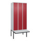 C+P Spind Classic PLUS, Bank, 3 Abteile, 2120x900x815mm, 7035/3003 Verschluss Zylinderschloss 3 Garderobenhaken  Dekor Banklatten RAL 7035 Lichtgrau Sitzbanktyp auskragend-1
