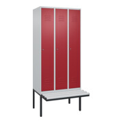 C+P Spind Classic PLUS, Bank, 3 Abteile, 2120x900x815mm, 7035/3003 Verschluss Zylinderschloss 3 Garderobenhaken  Dekor Banklatten RAL 7035 Lichtgrau Sitzbanktyp auskragend
