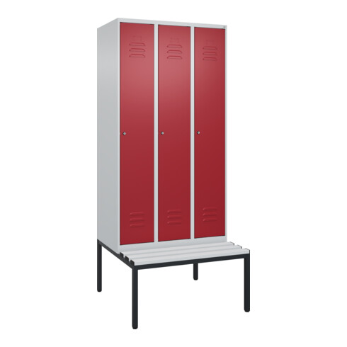 C+P Spind Classic PLUS, Bank, 3 Abteile, 2120x900x815mm, 7035/3003 Verschluss Zylinderschloss 4 Garderobenhaken Trennwand mittig Dekor Banklatten RAL 7035 Lichtgrau Sitzbanktyp untergebaut