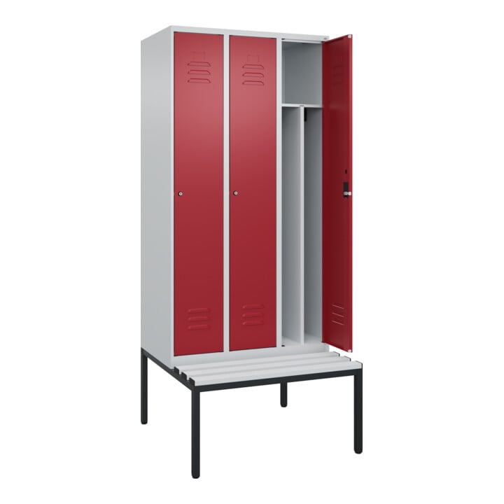C+P Spind Classic PLUS, Bank, 3 Abteile, 2120x900x815mm, 7035/3003 Verschluss Zylinderschloss 4 Garderobenhaken Trennwand mittig Dekor Banklatten RAL 7035 Lichtgrau Sitzbanktyp untergebaut