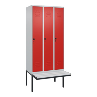 C+P Spind Classic PLUS, Bank, 3 Abteile, 2120x900x815mm, 7035/3020 Verschluss Sicherheits-Drehriegel 4 Garderobenhaken Trennwand mittig Dekor Banklatten RAL 7035 Lichtgrau Sitzbanktyp auskragend