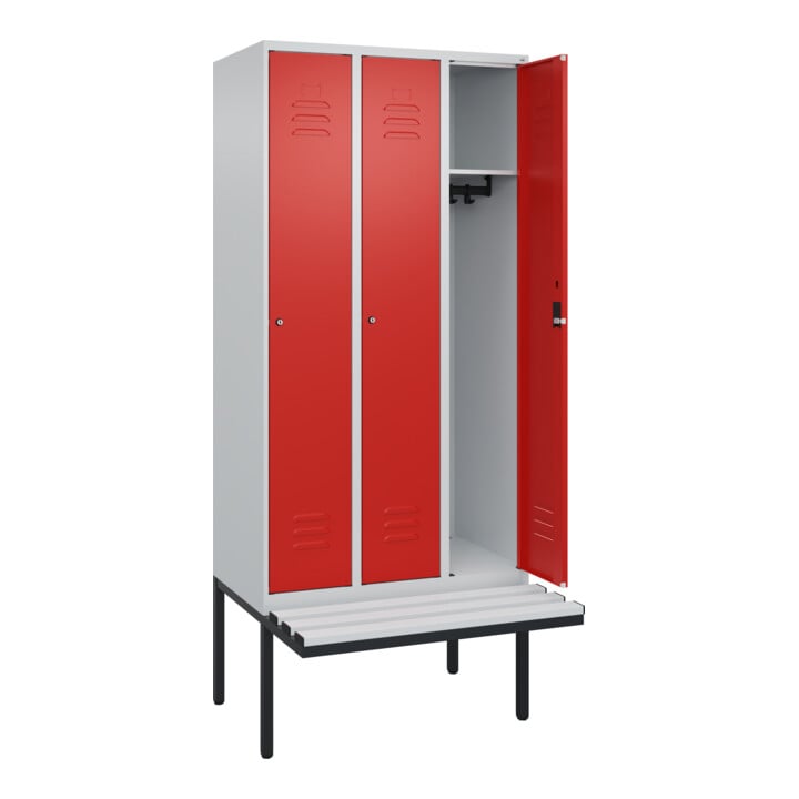 C+P Spind Classic PLUS, Bank, 3 Abteile, 2120x900x815mm, 7035/3020 Verschluss Zylinderschloss 3 Garderobenhaken  Dekor Banklatten RAL 7035 Lichtgrau Sitzbanktyp auskragend