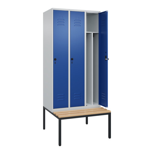 C+P Spind Classic PLUS, Bank, 3 Abteile, 2120x900x815mm, 7035/5010 Verschluss Sicherheits-Drehriegel 4 Garderobenhaken Trennwand mittig  Sitzbanktyp untergebaut