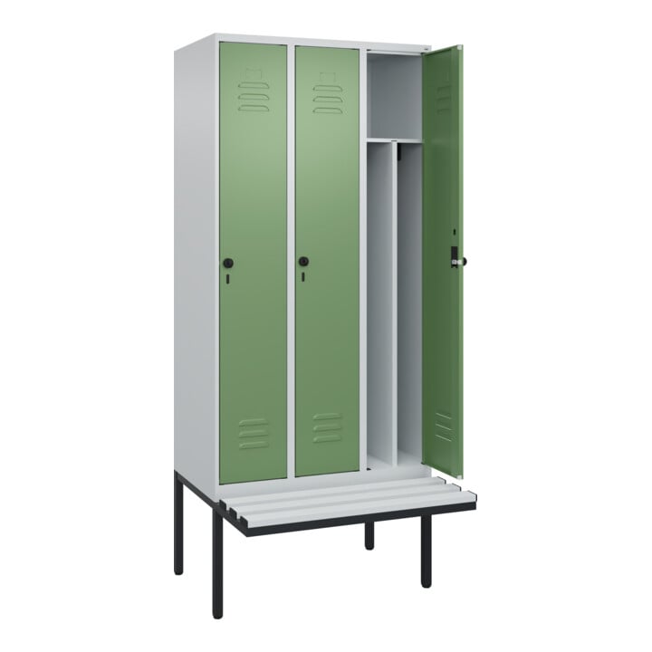 C+P Spind Classic PLUS, Bank, 3 Abteile, 2120x900x815mm, 7035/6011 Verschluss Sicherheits-Drehriegel 4 Garderobenhaken Trennwand mittig Dekor Banklatten RAL 7035 Lichtgrau Sitzbanktyp auskragend