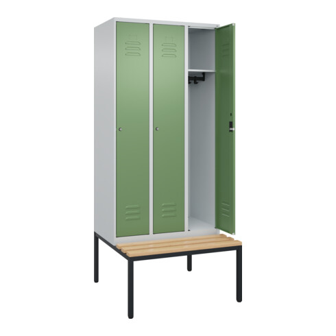 C+P Spind Classic PLUS, Bank, 3 Abteile, 2120x900x815mm, 7035/6011 Verschluss Zylinderschloss 3 Garderobenhaken   Sitzbanktyp untergebaut