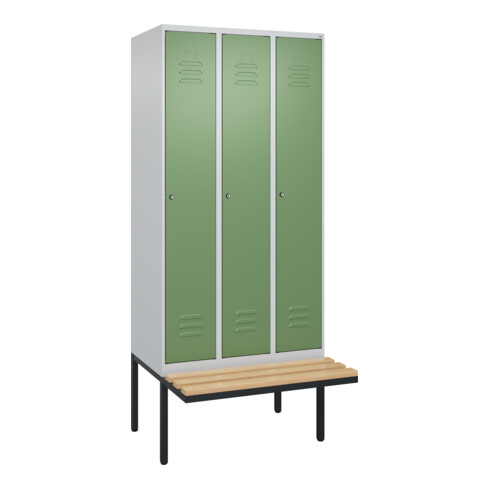 C+P Spind Classic PLUS, Bank, 3 Abteile, 2120x900x815mm, 7035/6011 Verschluss Zylinderschloss 4 Garderobenhaken Trennwand mittig  Sitzbanktyp auskragend