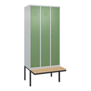 C+P Spind Classic PLUS, Bank, 3 Abteile, 2120x900x815mm, 7035/6011 Verschluss Zylinderschloss 4 Garderobenhaken Trennwand mittig  Sitzbanktyp auskragend