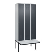 C+P Spind Classic PLUS, Bank, 3 Abteile, 2120x900x815mm, 7035/7016 Verschluss Zylinderschloss 3 Garderobenhaken  Dekor Banklatten RAL 7035 Lichtgrau Sitzbanktyp auskragend