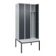 C+P Spind Classic PLUS, Bank, 3 Abteile, 2120x900x815mm, 7035/7016 Verschluss Zylinderschloss 4 Garderobenhaken Trennwand mittig Dekor Banklatten RAL 7035 Lichtgrau Sitzbanktyp untergebaut-2