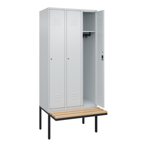 C+P Spind Classic PLUS, Bank, 3 Abteile, 2120x900x815mm, 7035/7035 Verschluss Zylinderschloss 3 Garderobenhaken   Sitzbanktyp auskragend