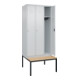 C+P Spind Classic PLUS, Bank, 3 Abteile, 2120x900x815mm, 7035/7035 Verschluss Zylinderschloss 3 Garderobenhaken   Sitzbanktyp untergebaut-1