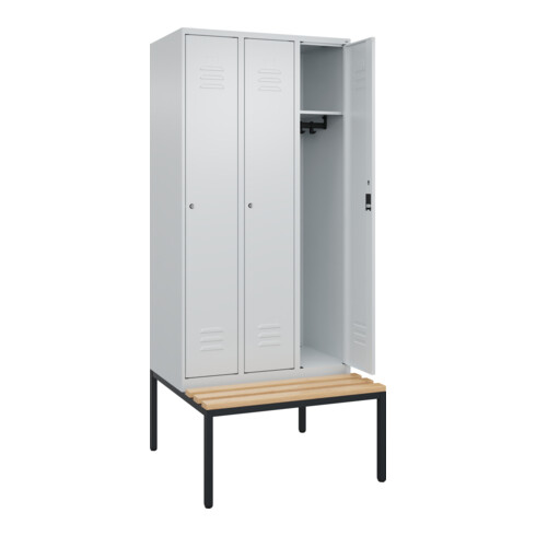 C+P Spind Classic PLUS, Bank, 3 Abteile, 2120x900x815mm, 7035/7035 Verschluss Zylinderschloss 3 Garderobenhaken   Sitzbanktyp untergebaut