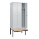 C+P Spind Classic PLUS, Bank, 3 Abteile, 2120x900x815mm, 7035/7035 Verschluss Zylinderschloss 4 Garderobenhaken Trennwand mittig  Sitzbanktyp auskragend-2