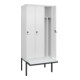 C+P Spind Classic PLUS, Bank, 3 Abteile, 2120x900x815mm, 9016/9016 Verschluss Sicherheits-Drehriegel 4 Garderobenhaken Trennwand mittig Dekor Banklatten RAL 9010 Reinweiß Sitzbanktyp auskragend-2