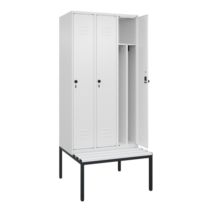 C+P Spind Classic PLUS, Bank, 3 Abteile, 2120x900x815mm, 9016/9016 Verschluss Sicherheits-Drehriegel 4 Garderobenhaken Trennwand mittig Dekor Banklatten RAL 9010 Reinweiß Sitzbanktyp untergebaut