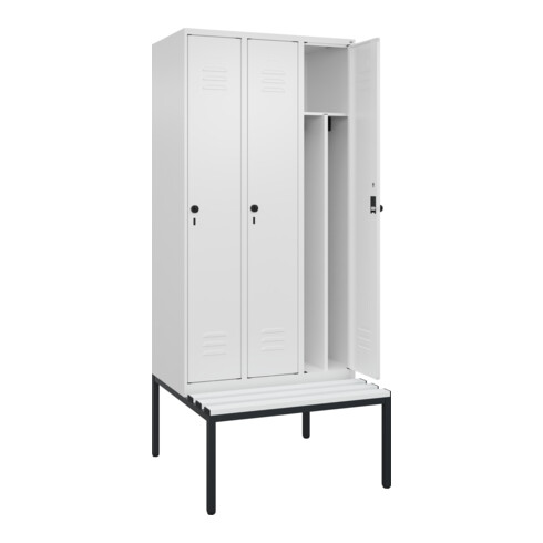 C+P Spind Classic PLUS, Bank, 3 Abteile, 2120x900x815mm, 9016/9016 Verschluss Sicherheits-Drehriegel 4 Garderobenhaken Trennwand mittig Dekor Banklatten RAL 9010 Reinweiß Sitzbanktyp untergebaut