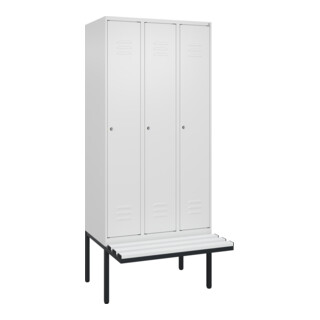 C+P Spind Classic PLUS, Bank, 3 Abteile, 2120x900x815mm, 9016/9016 Verschluss Zylinderschloss 3 Garderobenhaken  Dekor Banklatten RAL 9010 Reinweiß Sitzbanktyp auskragend