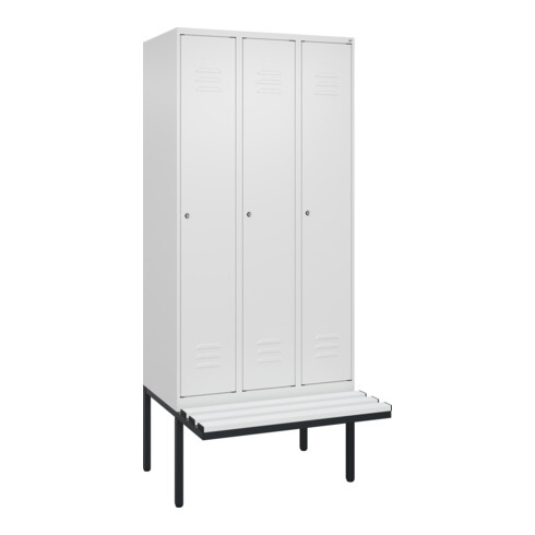 C+P Spind Classic PLUS, Bank, 3 Abteile, 2120x900x815mm, 9016/9016 Verschluss Zylinderschloss 3 Garderobenhaken  Dekor Banklatten RAL 9010 Reinweiß Sitzbanktyp auskragend