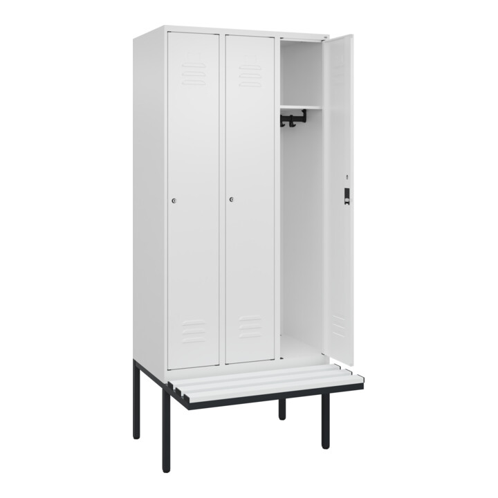 C+P Spind Classic PLUS, Bank, 3 Abteile, 2120x900x815mm, 9016/9016 Verschluss Zylinderschloss 3 Garderobenhaken  Dekor Banklatten RAL 9010 Reinweiß Sitzbanktyp auskragend