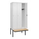 C+P Spind Classic PLUS, Bank, 3 Abteile, 2120x900x815mm, 9016/9016 Verschluss Zylinderschloss 3 Garderobenhaken   Sitzbanktyp auskragend-2
