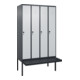 C+P Spind Classic PLUS, Bank, 4 Abteile, 2120x1200x815mm, 7016/7035 Verschluss Sicherheits-Drehriegel 4 Garderobenhaken Trennwand mittig Dekor Banklatten RAL 7021 Schwarzgrau Sitzbanktyp auskragend-1