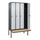 C+P Spind Classic PLUS, Bank, 4 Abteile, 2120x1200x815mm, 7016/7035 Verschluss Sicherheits-Drehriegel 4 Garderobenhaken Trennwand mittig  Sitzbanktyp auskragend-2