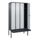 C+P Spind Classic PLUS, Bank, 4 Abteile, 2120x1200x815mm, 7016/7035 Verschluss Zylinderschloss 3 Garderobenhaken  Dekor Banklatten RAL 7021 Schwarzgrau Sitzbanktyp auskragend-2