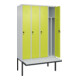 C+P Spind Classic PLUS, Bank, 4 Abteile, 2120x1200x815mm, 7035/0024 Verschluss Sicherheits-Drehriegel 4 Garderobenhaken Trennwand mittig Dekor Banklatten RAL 7035 Lichtgrau Sitzbanktyp auskragend-2