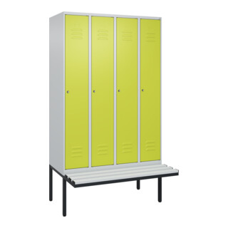 C+P Spind Classic PLUS, Bank, 4 Abteile, 2120x1200x815mm, 7035/0024 Verschluss Zylinderschloss 3 Garderobenhaken  Dekor Banklatten RAL 7035 Lichtgrau Sitzbanktyp auskragend
