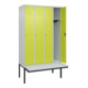 C+P Spind Classic PLUS, Bank, 4 Abteile, 2120x1200x815mm, 7035/0024 Verschluss Zylinderschloss 3 Garderobenhaken  Dekor Banklatten RAL 7035 Lichtgrau Sitzbanktyp auskragend-2