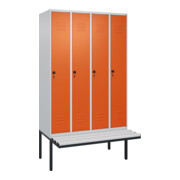 C+P Spind Classic PLUS, Bank, 4 Abteile, 2120x1200x815mm, 7035/2004 Verschluss Sicherheits-Drehriegel 4 Garderobenhaken Trennwand mittig Dekor Banklatten RAL 7035 Lichtgrau Sitzbanktyp auskragend
