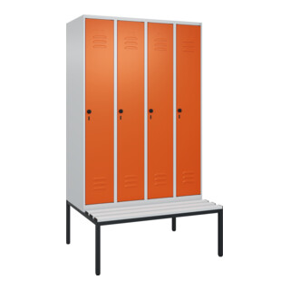 C+P Spind Classic PLUS, Bank, 4 Abteile, 2120x1200x815mm, 7035/2004 Verschluss Sicherheits-Drehriegel 4 Garderobenhaken Trennwand mittig Dekor Banklatten RAL 7035 Lichtgrau Sitzbanktyp untergebaut