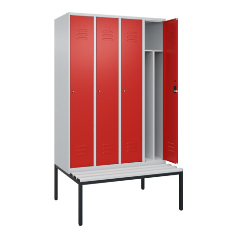 C+P Spind Classic PLUS, Bank, 4 Abteile, 2120x1200x815mm, 7035/3020 Verschluss Zylinderschloss 4 Garderobenhaken Trennwand mittig Dekor Banklatten RAL 7035 Lichtgrau Sitzbanktyp untergebaut