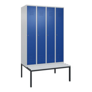 C+P Spind Classic PLUS, Bank, 4 Abteile, 2120x1200x815mm, 7035/5010 Verschluss Zylinderschloss 4 Garderobenhaken Trennwand mittig Dekor Banklatten RAL 7035 Lichtgrau Sitzbanktyp untergebaut