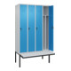 C+P Spind Classic PLUS, Bank, 4 Abteile, 2120x1200x815mm, 7035/5012 Verschluss Sicherheits-Drehriegel 4 Garderobenhaken Trennwand mittig Dekor Banklatten RAL 7035 Lichtgrau Sitzbanktyp auskragend-2