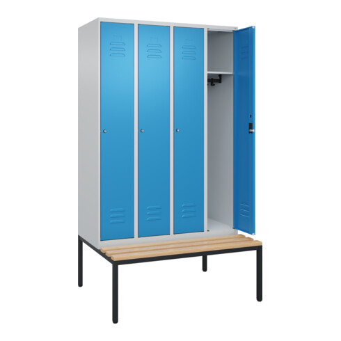 C+P Spind Classic PLUS, Bank, 4 Abteile, 2120x1200x815mm, 7035/5012 Verschluss Zylinderschloss 3 Garderobenhaken   Sitzbanktyp untergebaut