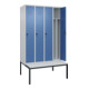 C+P Spind Classic PLUS, Bank, 4 Abteile, 2120x1200x815mm, 7035/5023 Verschluss Sicherheits-Drehriegel 4 Garderobenhaken Trennwand mittig Dekor Banklatten RAL 7035 Lichtgrau Sitzbanktyp untergebaut-2