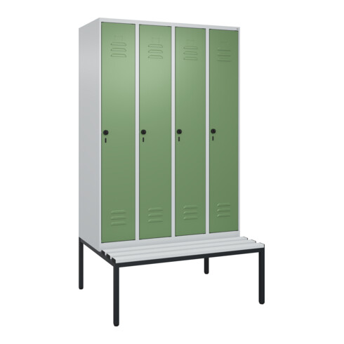 C+P Spind Classic PLUS, Bank, 4 Abteile, 2120x1200x815mm, 7035/6011 Verschluss Sicherheits-Drehriegel 4 Garderobenhaken Trennwand mittig Dekor Banklatten RAL 7035 Lichtgrau Sitzbanktyp untergebaut