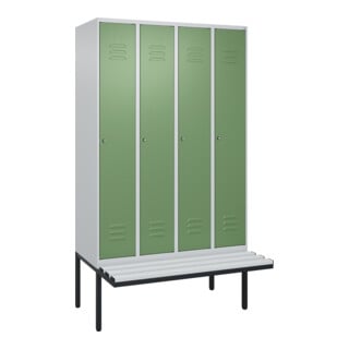 C+P Spind Classic PLUS, Bank, 4 Abteile, 2120x1200x815mm, 7035/6011 Verschluss Zylinderschloss 3 Garderobenhaken  Dekor Banklatten RAL 7035 Lichtgrau Sitzbanktyp auskragend