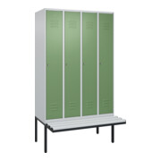 C+P Spind Classic PLUS, Bank, 4 Abteile, 2120x1200x815mm, 7035/6011 Verschluss Zylinderschloss 3 Garderobenhaken  Dekor Banklatten RAL 7035 Lichtgrau Sitzbanktyp auskragend