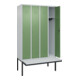 C+P Spind Classic PLUS, Bank, 4 Abteile, 2120x1200x815mm, 7035/6011 Verschluss Zylinderschloss 3 Garderobenhaken  Dekor Banklatten RAL 7035 Lichtgrau Sitzbanktyp auskragend-2
