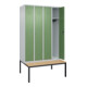 C+P Spind Classic PLUS, Bank, 4 Abteile, 2120x1200x815mm, 7035/6011 Verschluss Zylinderschloss 3 Garderobenhaken   Sitzbanktyp untergebaut-2