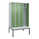 C+P Spind Classic PLUS, Bank, 4 Abteile, 2120x1200x815mm, 7035/6011 Verschluss Zylinderschloss 4 Garderobenhaken Trennwand mittig Dekor Banklatten RAL 7035 Lichtgrau Sitzbanktyp untergebaut-2