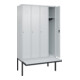 C+P Spind Classic PLUS, Bank, 4 Abteile, 2120x1200x815mm, 7035/7035 Verschluss Zylinderschloss 3 Garderobenhaken  Dekor Banklatten RAL 7035 Lichtgrau Sitzbanktyp auskragend-2