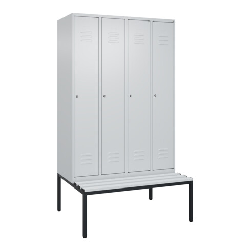 C+P Spind Classic PLUS, Bank, 4 Abteile, 2120x1200x815mm, 7035/7035 Verschluss Zylinderschloss 4 Garderobenhaken Trennwand mittig Dekor Banklatten RAL 7035 Lichtgrau Sitzbanktyp untergebaut