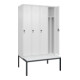 C+P Spind Classic PLUS, Bank, 4 Abteile, 2120x1200x815mm, 9016/9016 Verschluss Sicherheits-Drehriegel 4 Garderobenhaken Trennwand mittig Dekor Banklatten RAL 9010 Reinweiß Sitzbanktyp untergebaut-2
