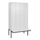 C+P Spind Classic PLUS, Bank, 4 Abteile, 2120x1200x815mm, 9016/9016 Verschluss Zylinderschloss 3 Garderobenhaken  Dekor Banklatten RAL 9010 Reinweiß Sitzbanktyp auskragend-1