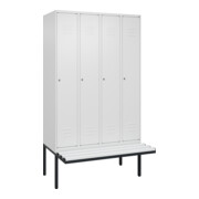 C+P Spind Classic PLUS, Bank, 4 Abteile, 2120x1200x815mm, 9016/9016 Verschluss Zylinderschloss 3 Garderobenhaken  Dekor Banklatten RAL 9010 Reinweiß Sitzbanktyp auskragend