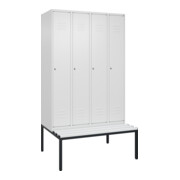 C+P Spind Classic PLUS, Bank, 4 Abteile, 2120x1200x815mm, 9016/9016 Verschluss Zylinderschloss 4 Garderobenhaken Trennwand mittig Dekor Banklatten RAL 9010 Reinweiß Sitzbanktyp untergebaut