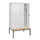 C+P Spind Classic PLUS, Bank, 4 Abteile, 2120x1200x815mm, 9016/9016 Verschluss Zylinderschloss 4 Garderobenhaken Trennwand mittig  Sitzbanktyp untergebaut-2